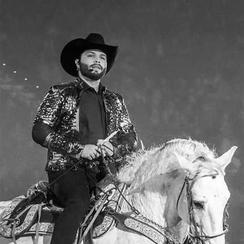 Leonardo Aguilar Rides In With Elegance and Edge in Exclusivos Baez