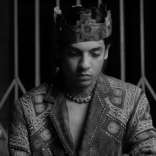 Natanael Cano Wears the Crown in Exclusivos Baez