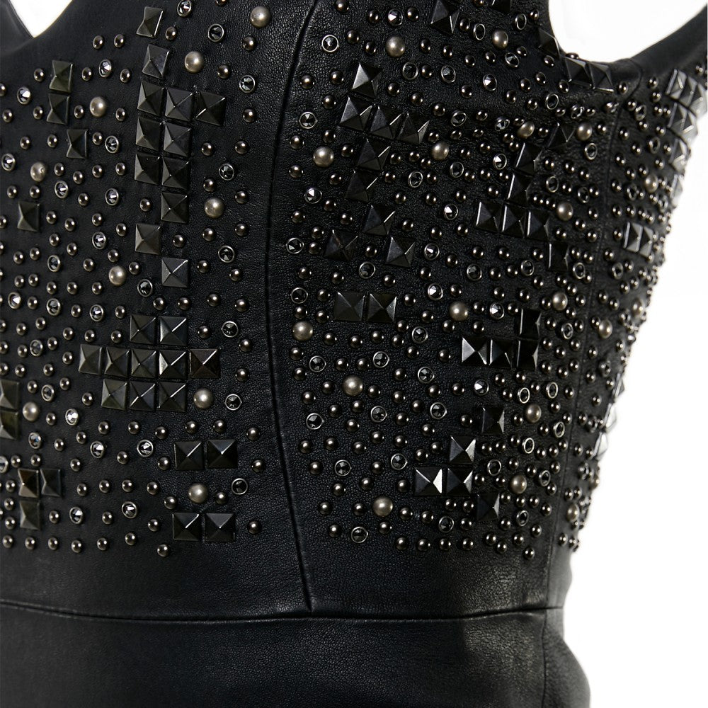 Vestido de piel de oveja negra con detalles de Swarovski