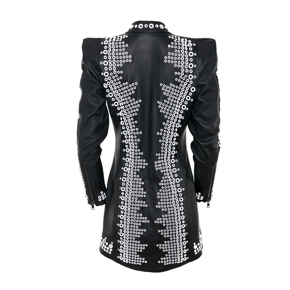 Chaqueta de piel de oveja negra con detalles metálicos