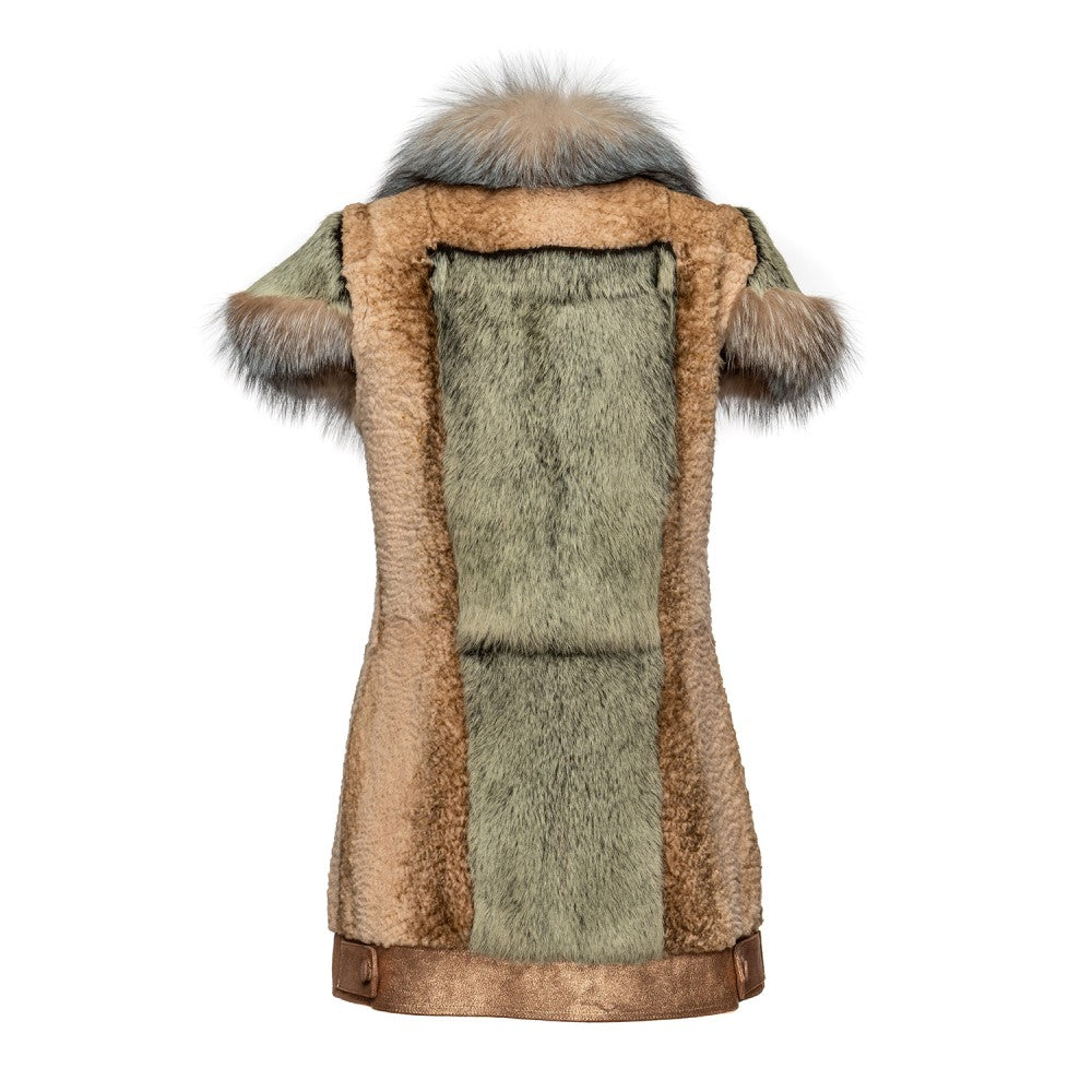 Abrigo de piel de conejo con ribete de zorro