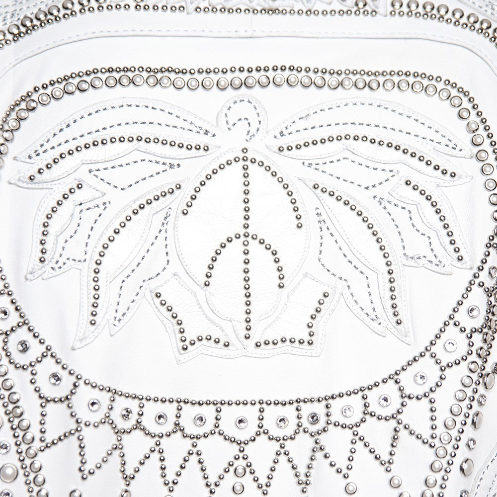 Chaleco de piel de oveja con cuello de zorro y detalles de Swarovski